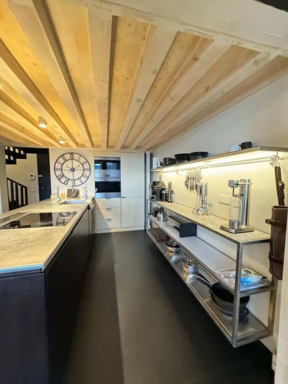 Industrial-chic 1BD Loft by the River Fulham!