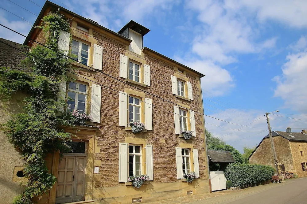 Unique Holiday Home in Virton with Hot Tub