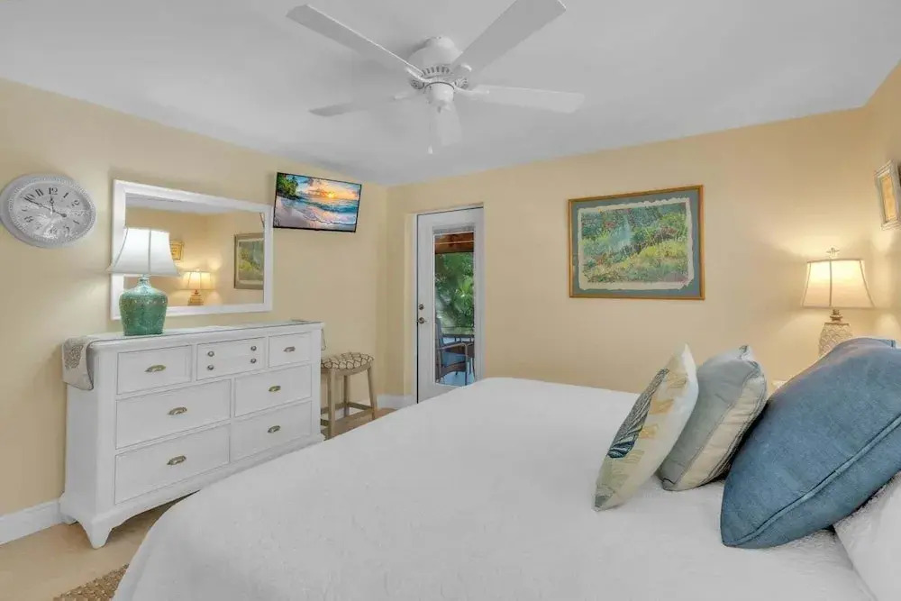 Lake By The Beach 2 Bedroom Home