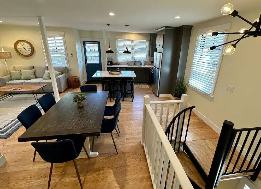 Epic Downtown Newport location w Parking