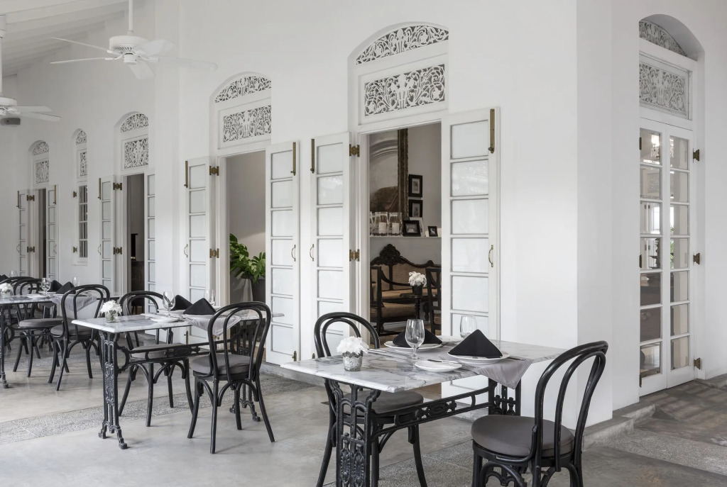 Maniumpathy Hotel