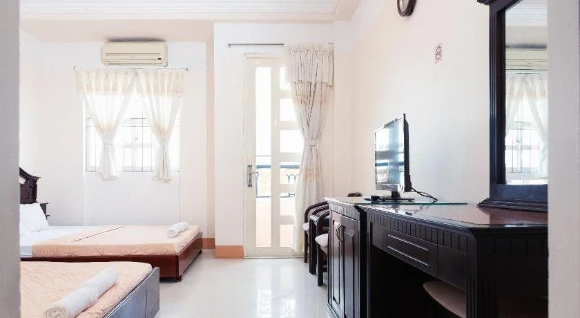 Long Chau Hotel