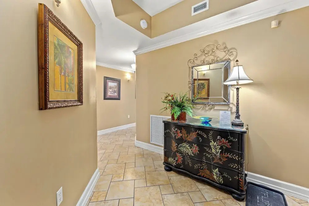 Gulf Front Master Bedroom, 2 Pools & Hot Tubs, Sleeps 8