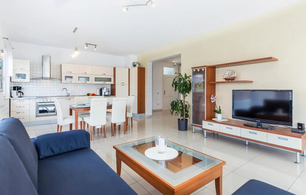 Amazing Apartment in Banjole With Outdoor Swimming Pool, Wifi and 2 Bedrooms