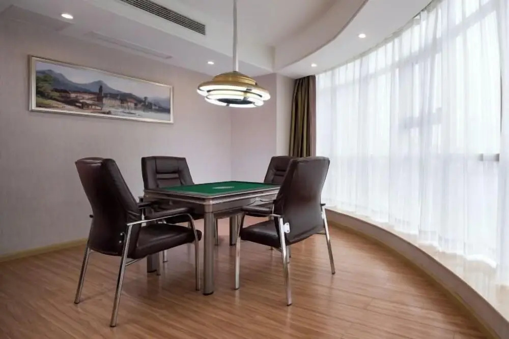 Vienna Hotel (Xupu Wanda Plaza)