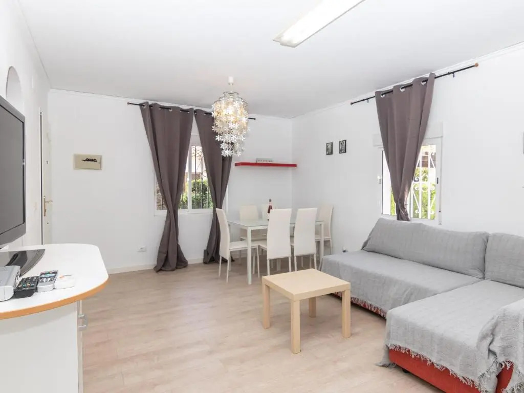 Villa 2 hab cerca piscina toboganes. wifi gratis