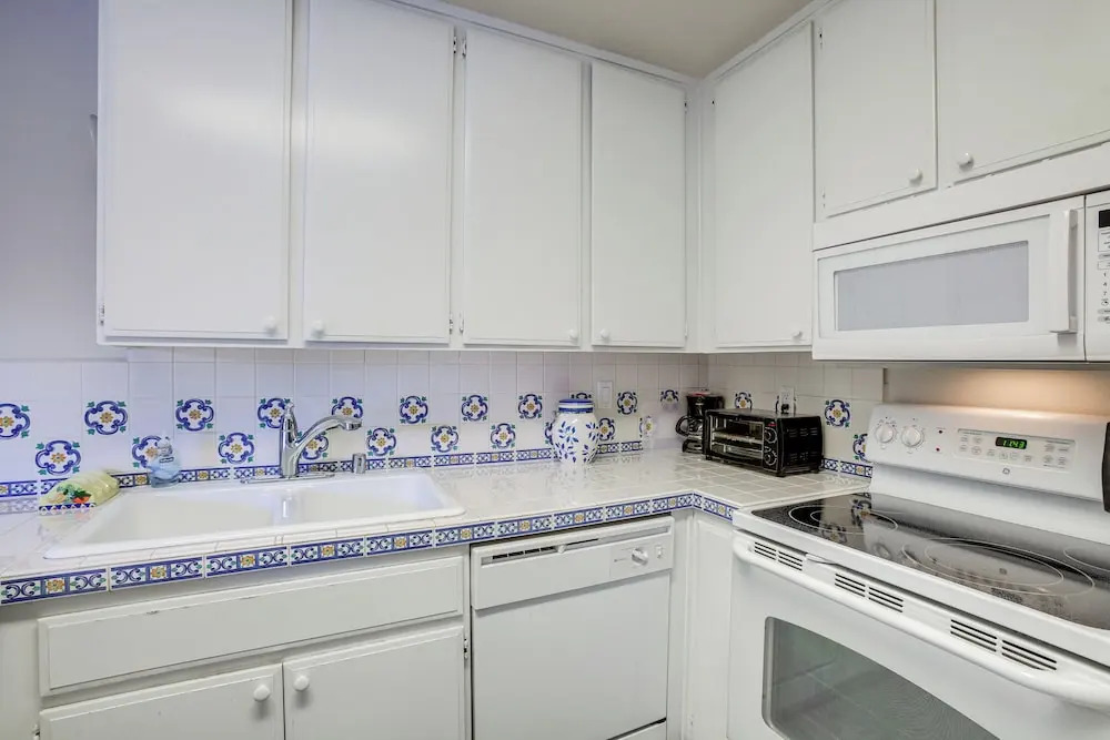 Walk to Dtwn Palm Springs: Condo w/ Pool Access