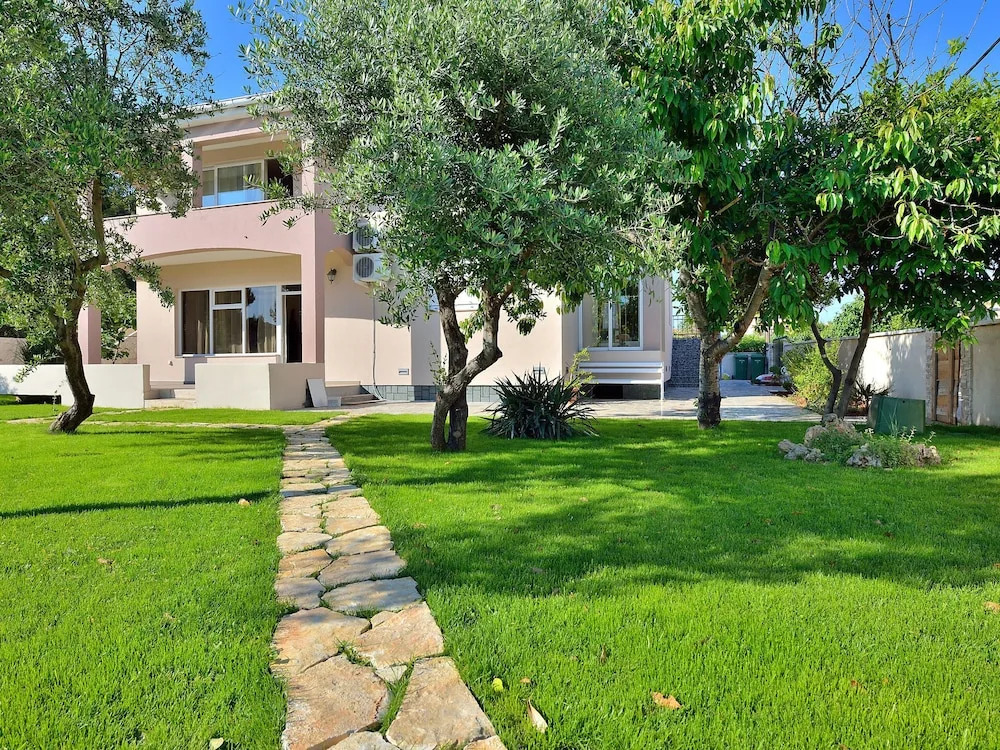 Lovely Villa in Vir With Swimming Pool