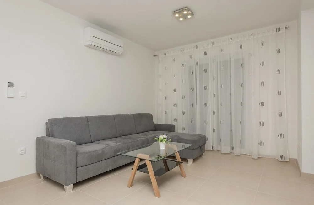 Apartments Mladen