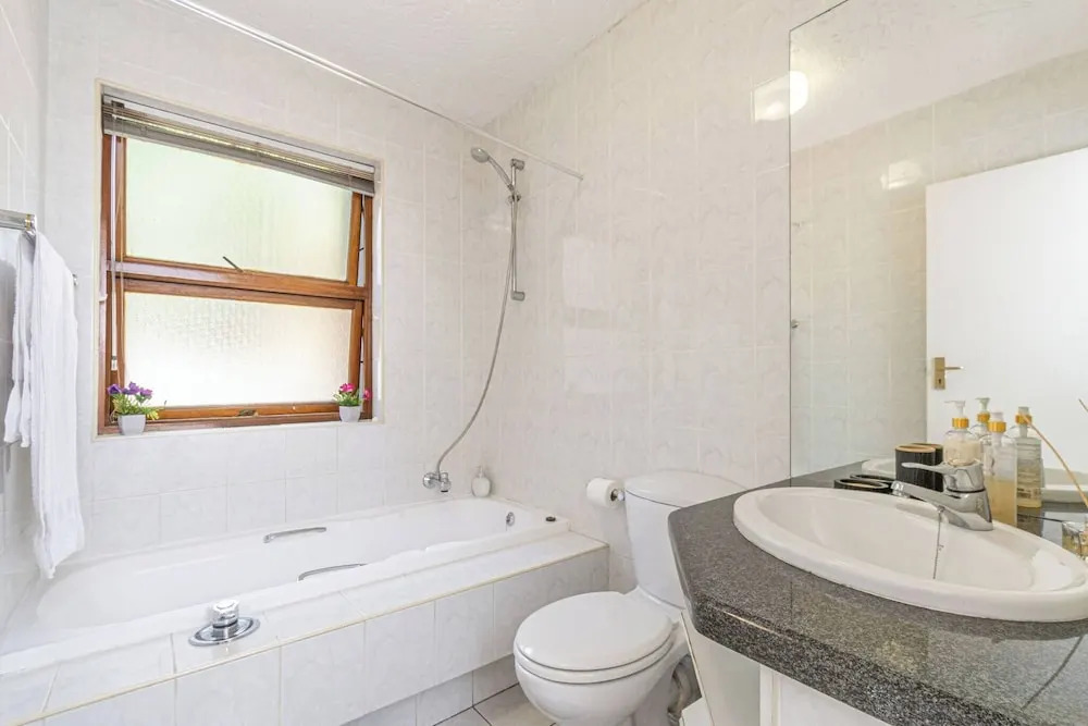 Sandton City 3 Bedroom Apartment With Balcony