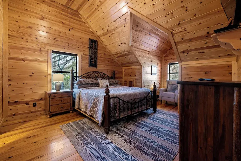 Broken Bow Family Cabin w/ Private Hot Tub!