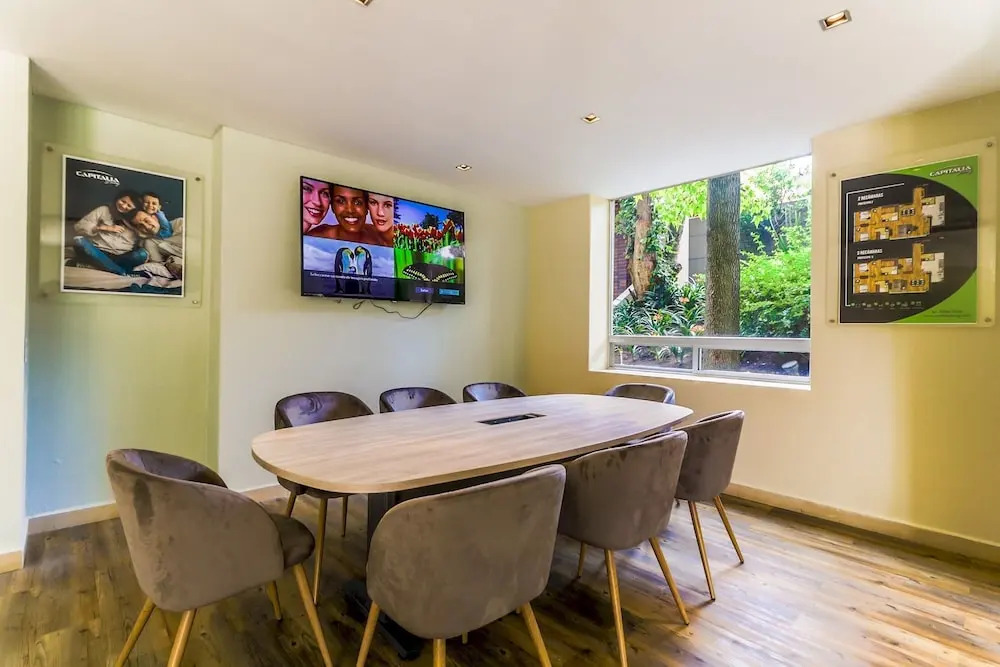 Bright Apartment with Private Bathroom,Kitchen And More @Santafe-601