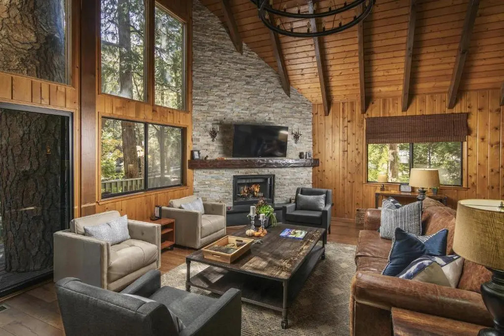 Treetop Cabin, Modern Luxe, 1700 sqft, Deck, View, Dogs, In Village, AC