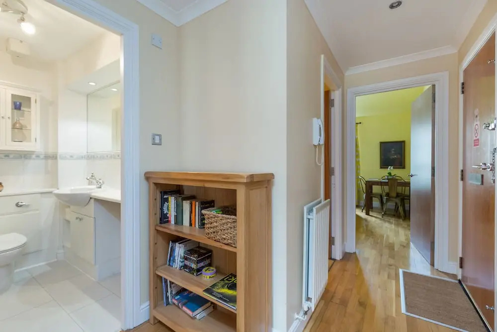 393 Old Tolbooth Wynd Apartment 3