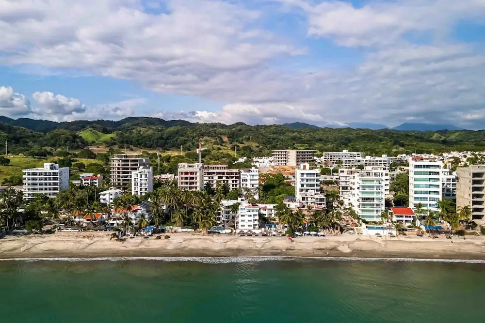 Relaxing Condo With Rooftop Pool, Oceanview Balcony & Walkable Beach Access