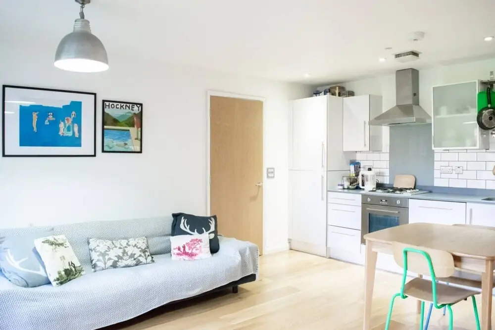 Spacious and Modern 2 Bedroom Flat in East London