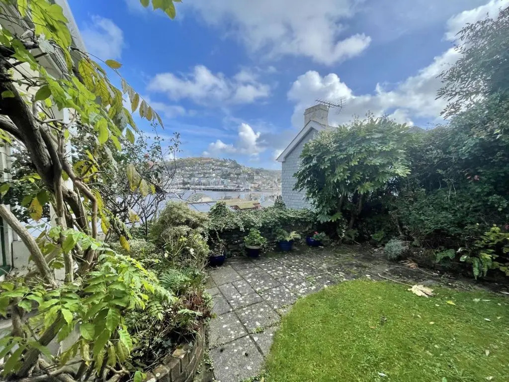 6 and 7 School Steps - Stunning views, private garden and parking