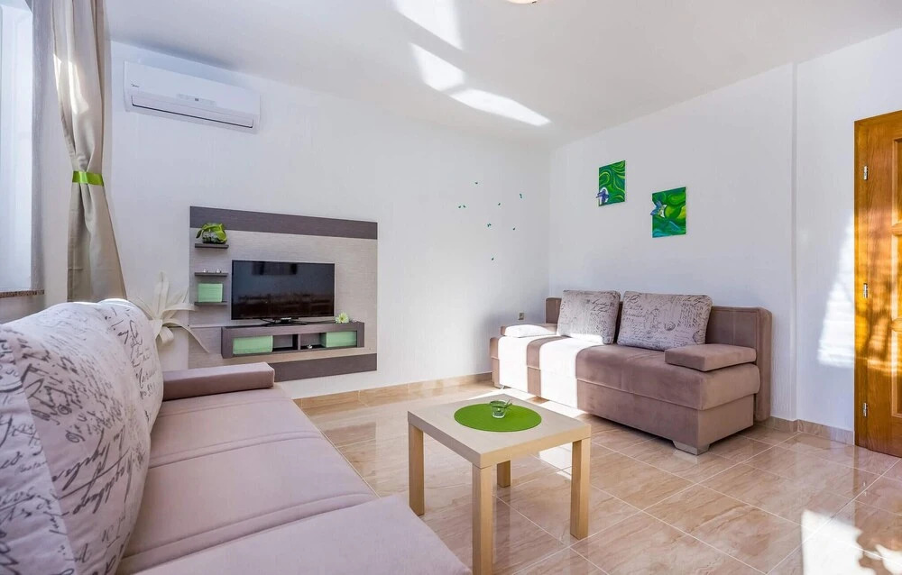 Amazing Home in Dramalj With 2 Bedrooms, Wifi and Outdoor Swimming Pool
