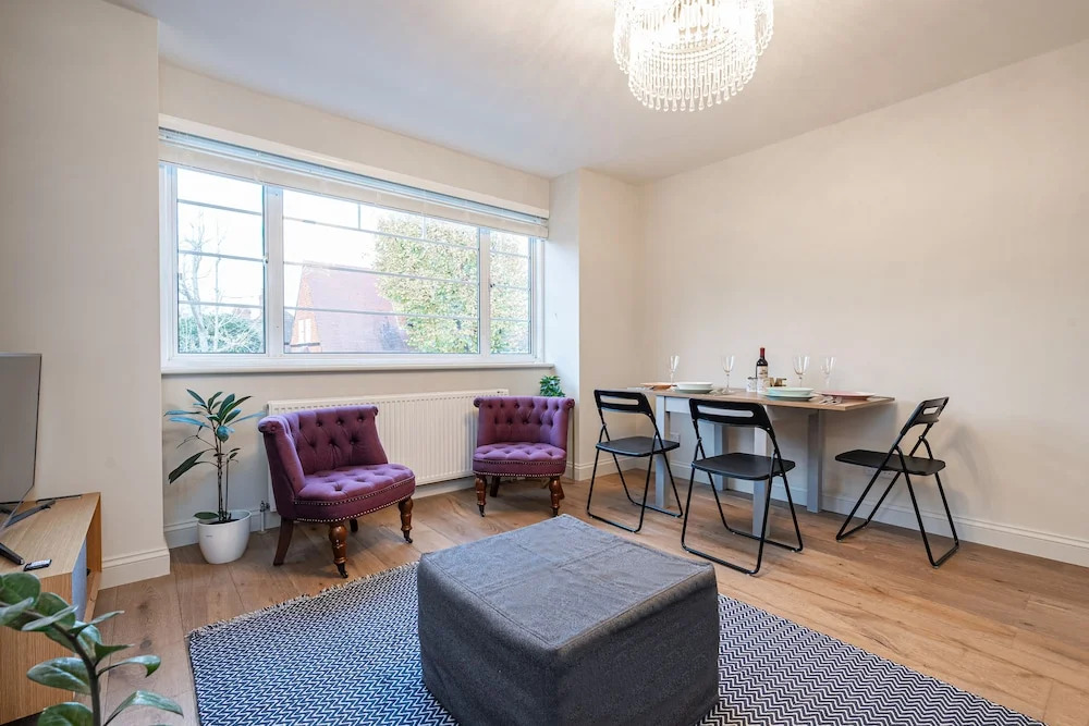 Charming Chiswick Flat by Underthedoormat, London