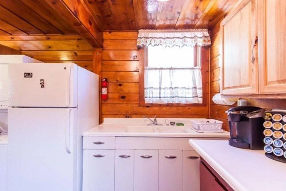 Couples Cove Lakefront Cabin