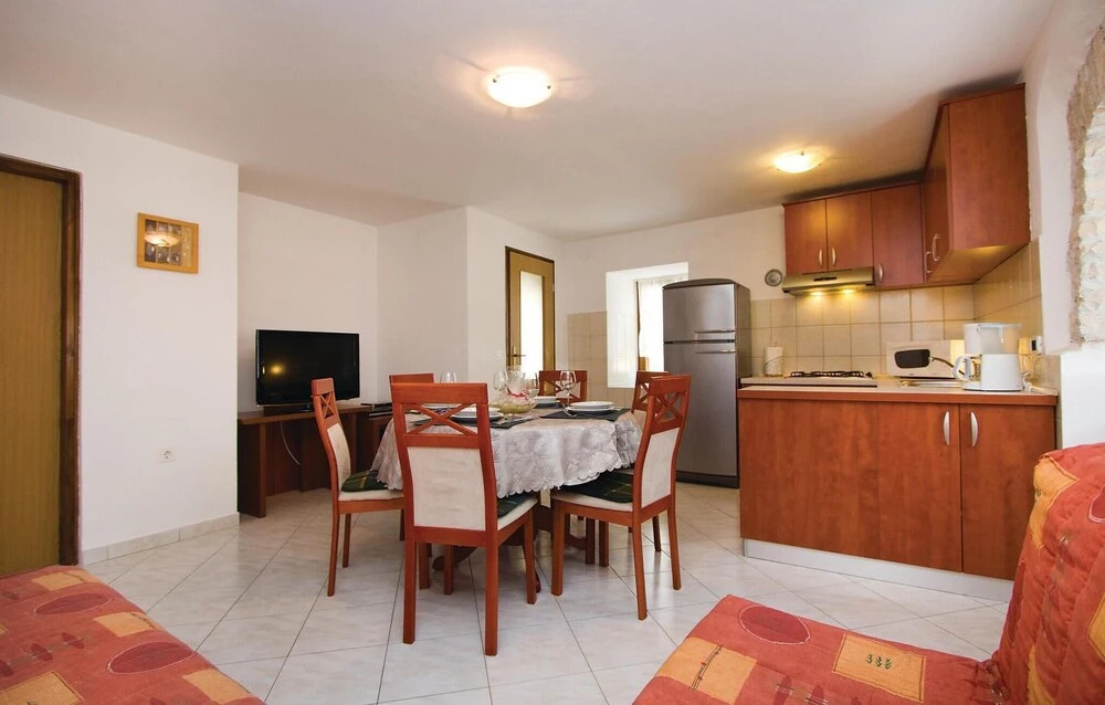 Beautiful Home in Belavici With Wifi and 2 Bedrooms