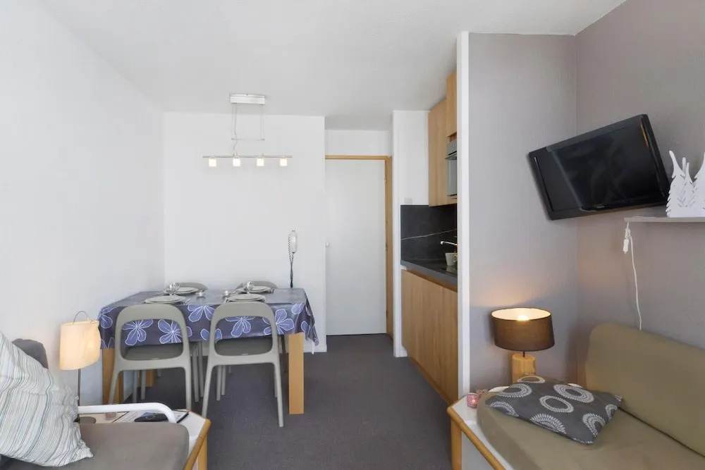 Belle Plagne Apartment With 2 Rooms for 5 People of 27 mÂ² on the Slopes Th509