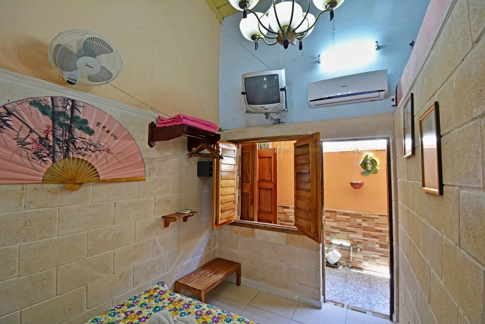 Cadena Hostal Roberto Carlos