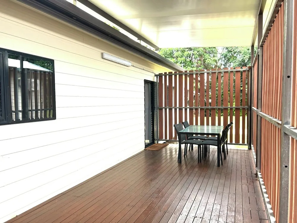 Tropical Hibiscus Caravan Park