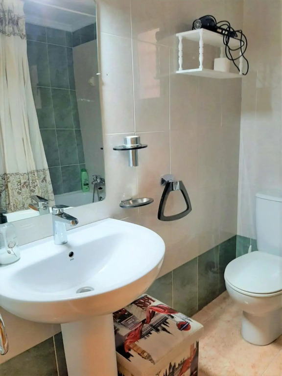 apartamento soleado, 1 dormitorio con balcón, piscina y garage