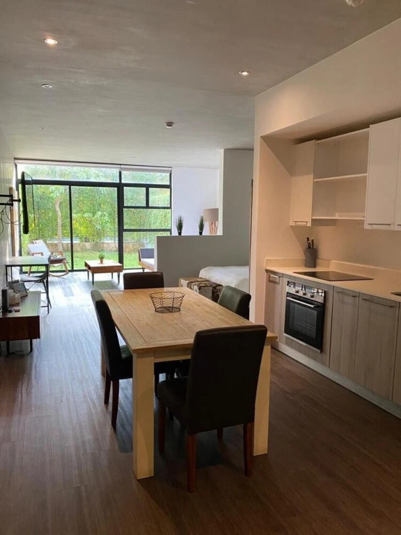 BEE Suites Santa Ana - San Jose