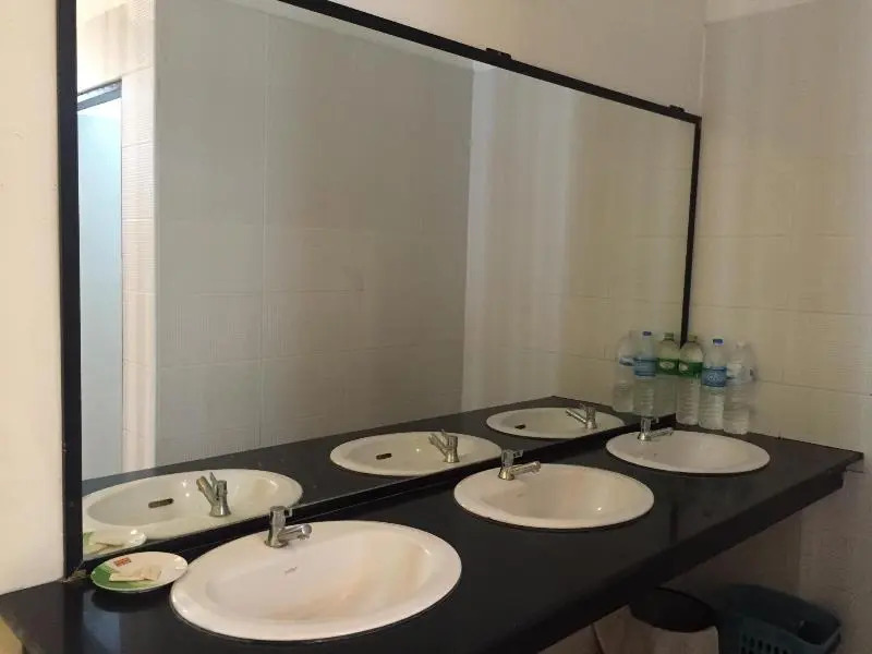 Srithongkul Village Hostel Room
