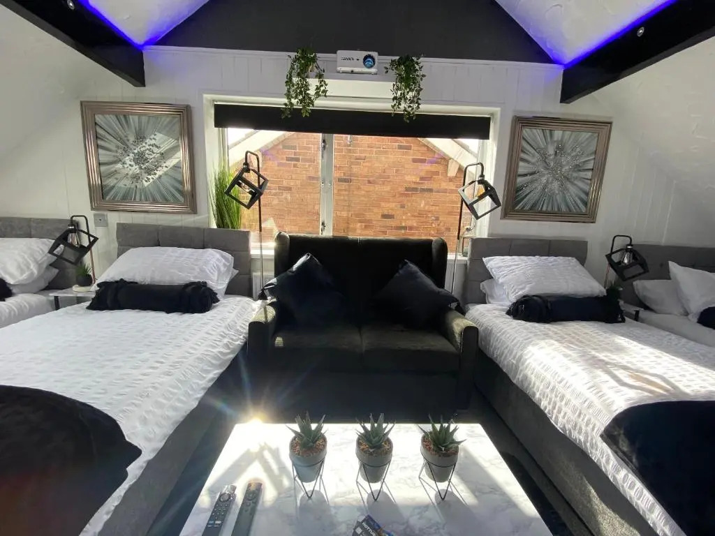 NEW…THE HOTTUB HOUSE BLACKPOOL PLEASURE BEACH