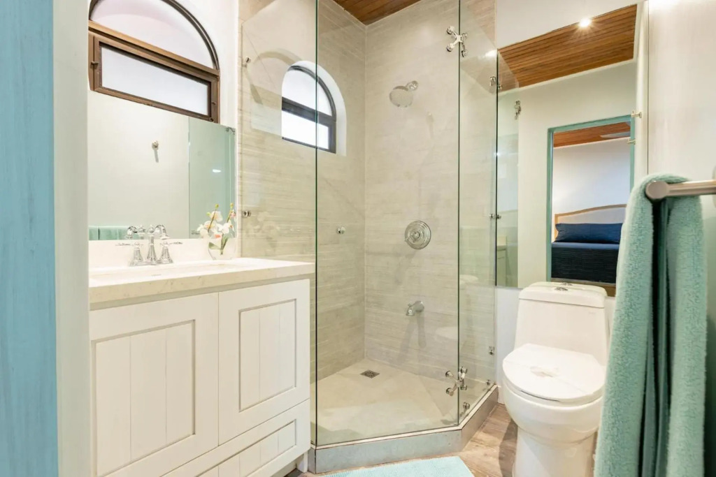 Flamingo Marina Cove 404- Oceanfront condo