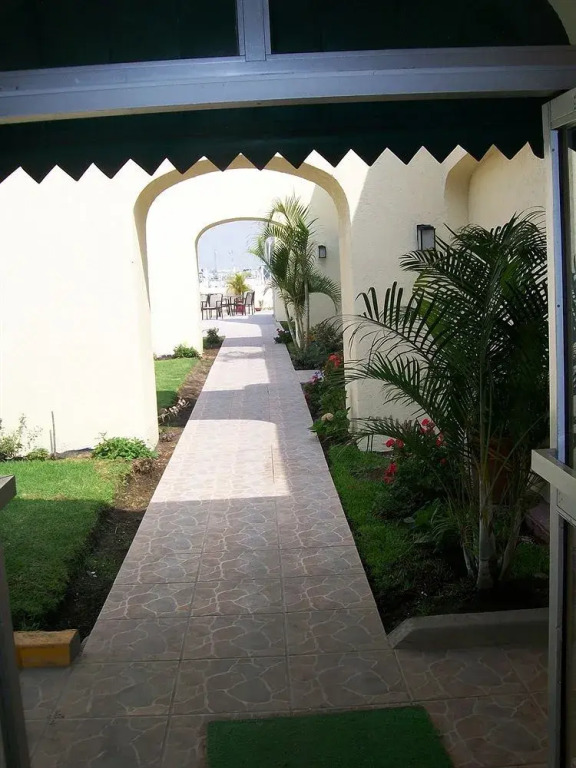 Roma, Suites & Business Center