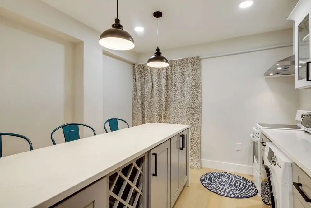 Walk to Metro & Dtwn Silver Spring! Sleek Apt