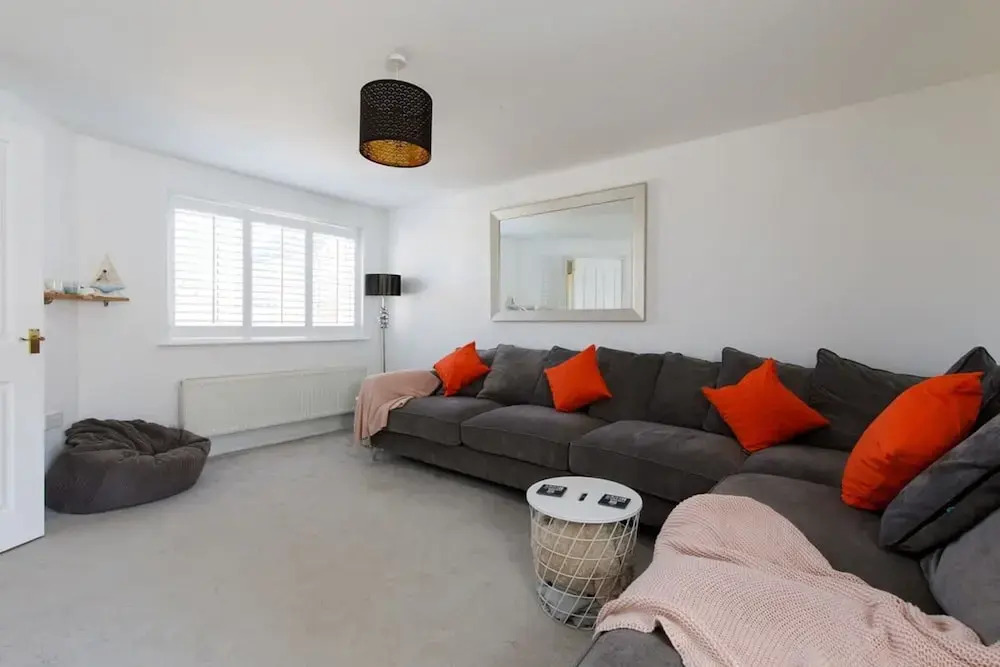 Family Seaside Escape - 5 Mins to Beach