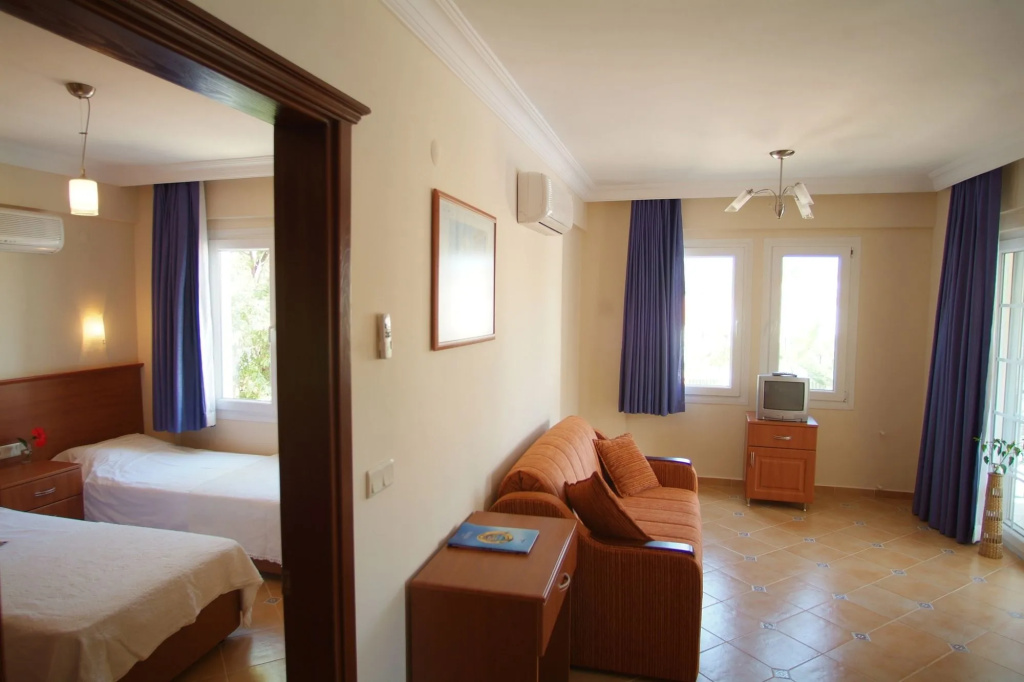 Sea Breeze Hotel and Apartments