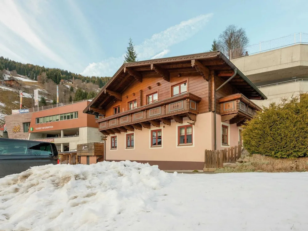Spacious Chalet near Ski Area in Dienten am Hochkonig