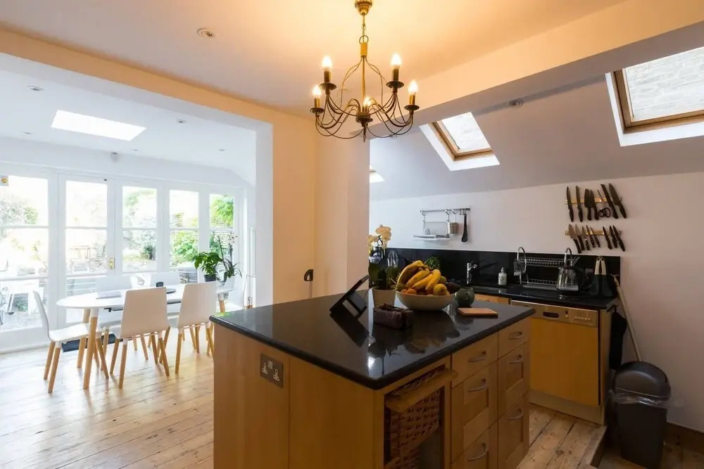Fabulous 4-Bed House in Fulham with Garden!