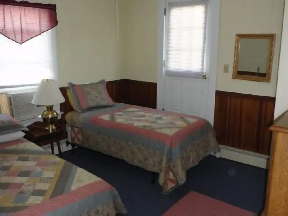 Sandpiper Beachfront Motel