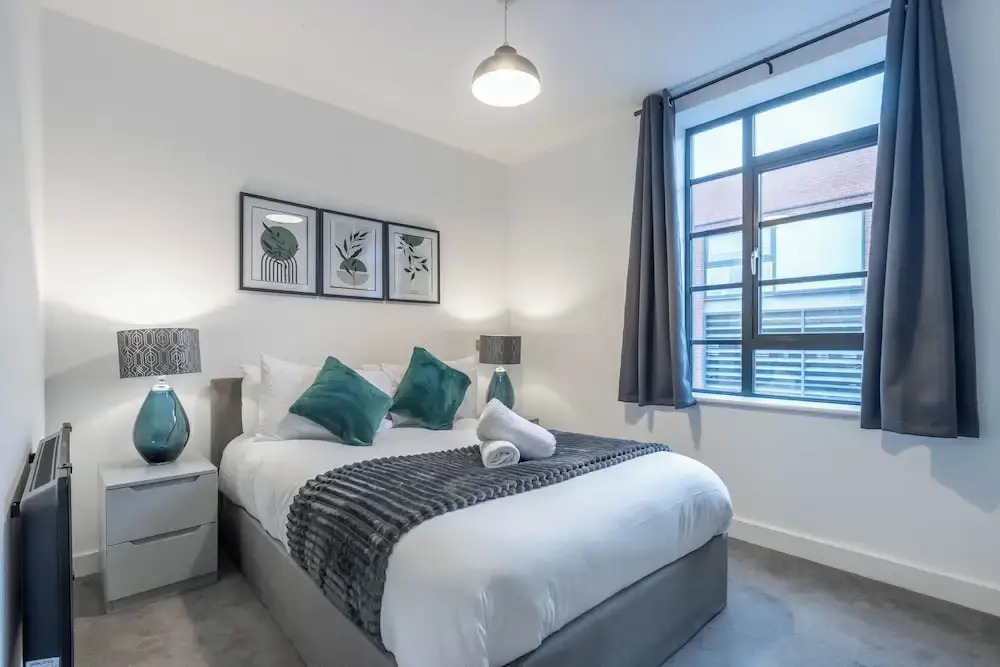 Professionals, City Centre, Parking, Superstore Nearby