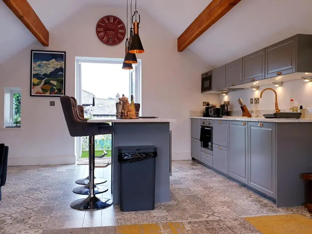 Central Windermere Luxury two bed Apartment Dog Friendly