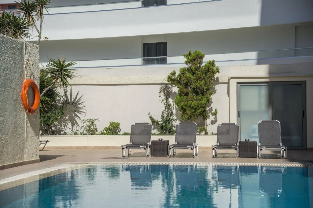 Manousos City Hotel