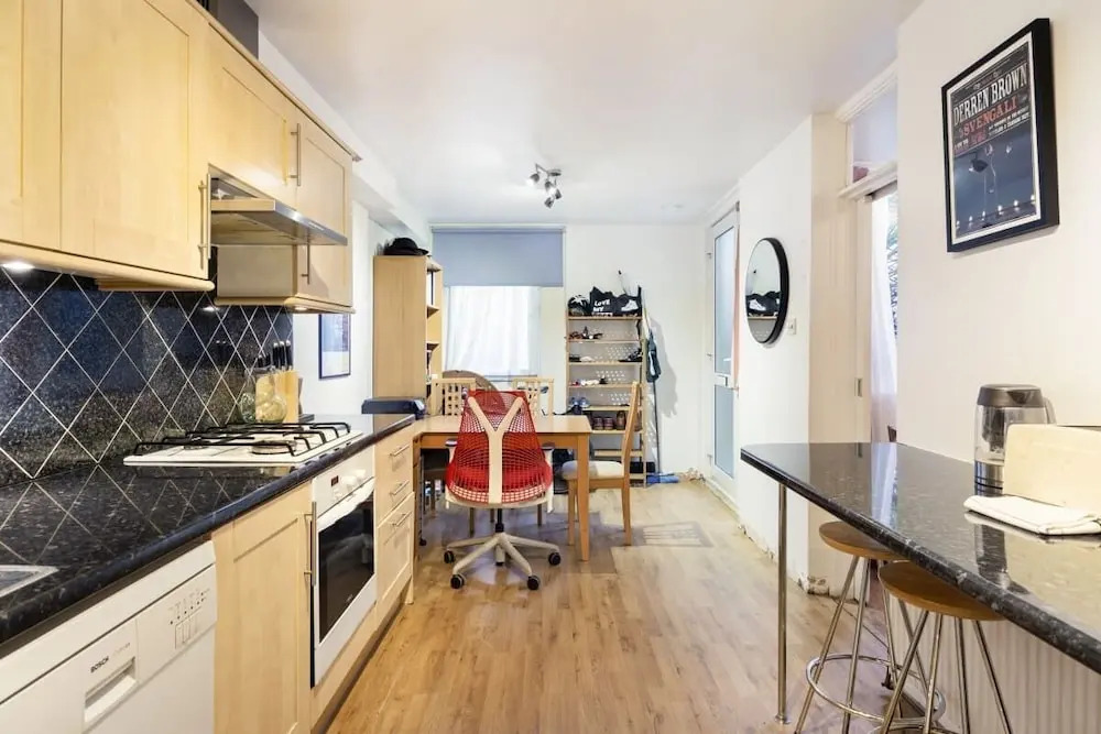Modern & Spacious 2-bedroom House in Fulham