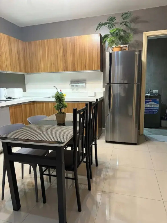 Penthouse 2 bedroom unit with balcony