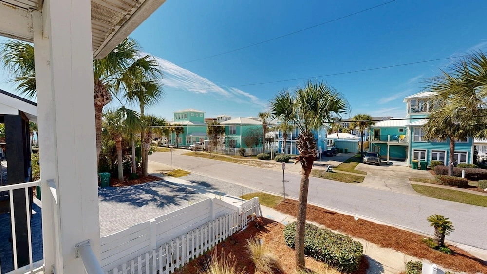 Toes In The Sand 4 Bedroom Home