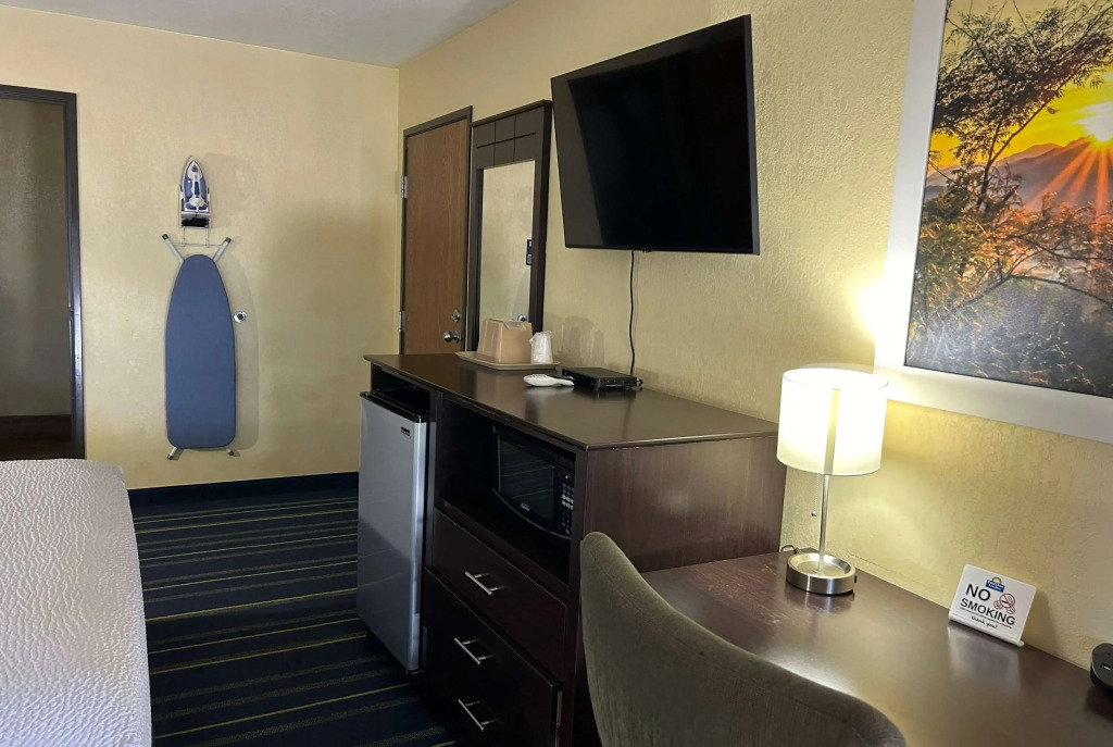 Days Inn by Wyndham Holbrook