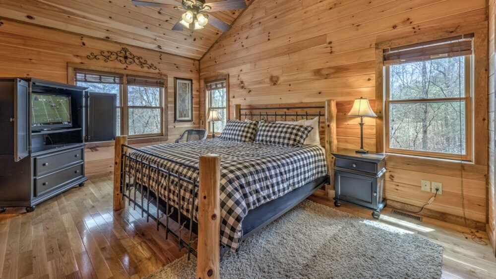Lazy Dayz Getaway by Escape to Blue Ridge