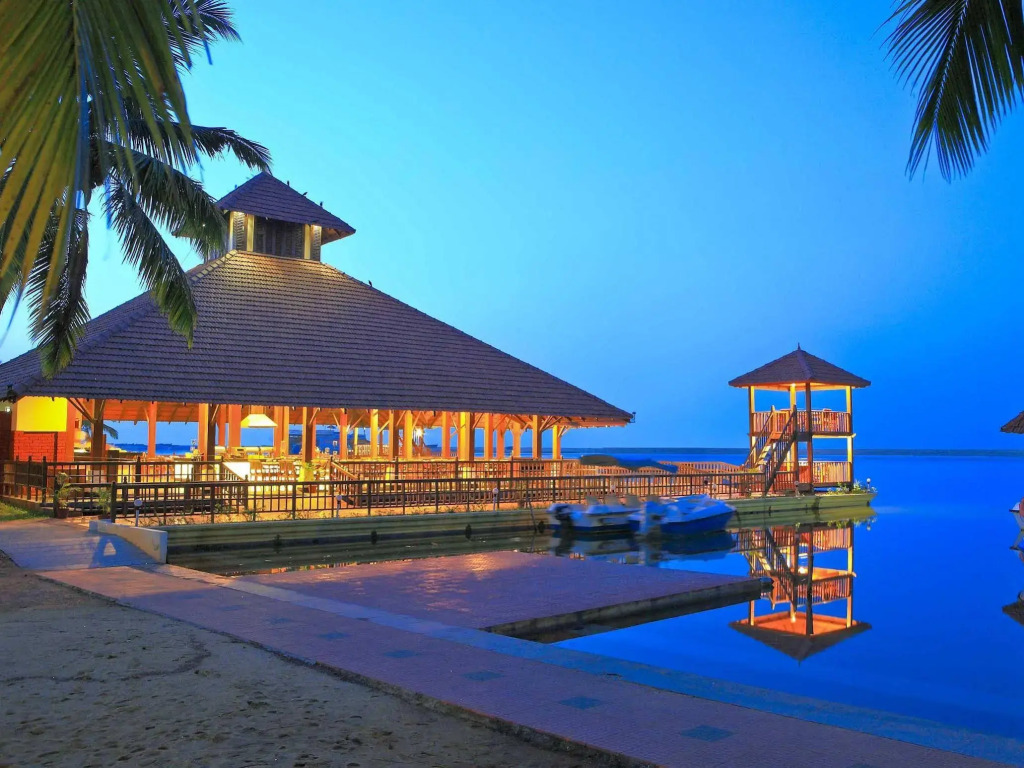 Estuary Sarovar Premiere Poovar Island