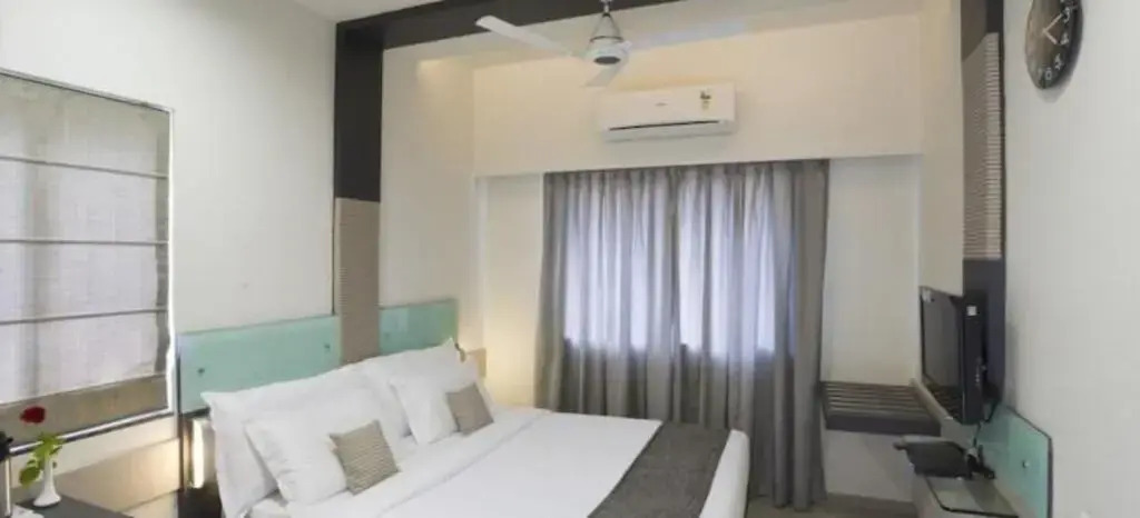 Skylark Business Hotel